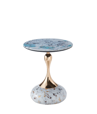 Elegantes Seitentisch mit Metallkaffeetafeln