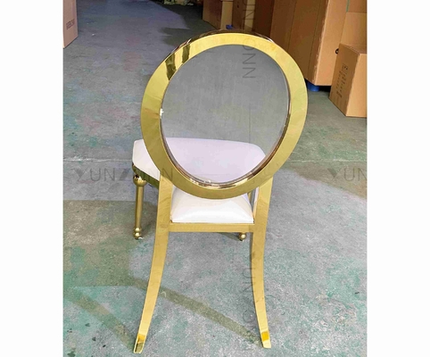 Hinteres acrylsauerereignis sitzt dem Speisen von Mietmöbeln der Stühle SS Goldvor
