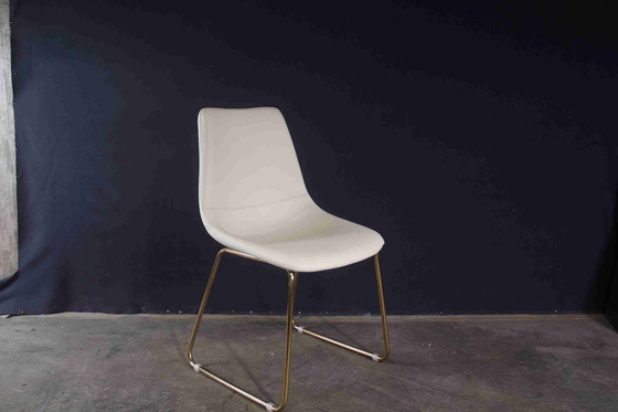 Der italienische moderne Minimalist, der Stuhl speist, füllte Esszimmer-Stuhl-einfache nordische Metallbeine auf