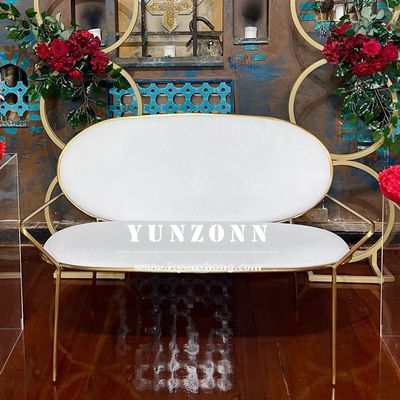 Modernes Design Hochzeitssofa mit Stoffbezug und robustem goldenem Edelstahlrahmen